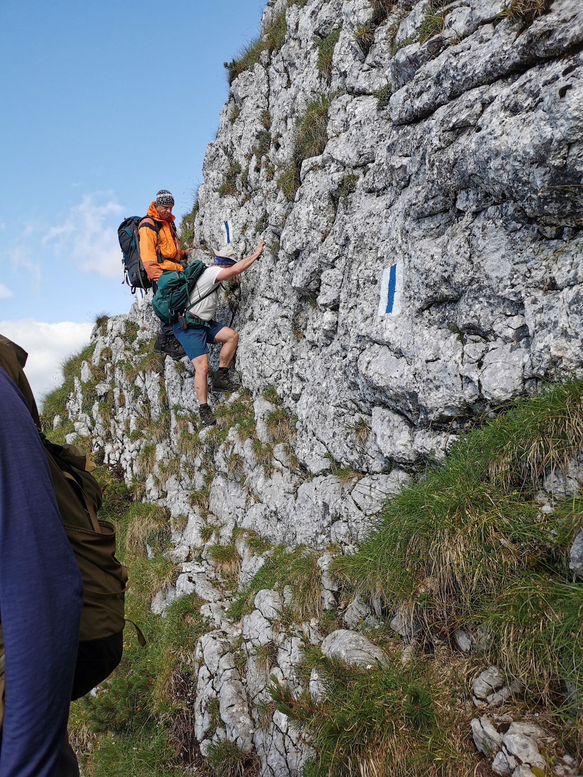 Munții Piatra Craiului / Začátek sestupu k ref. Diana.